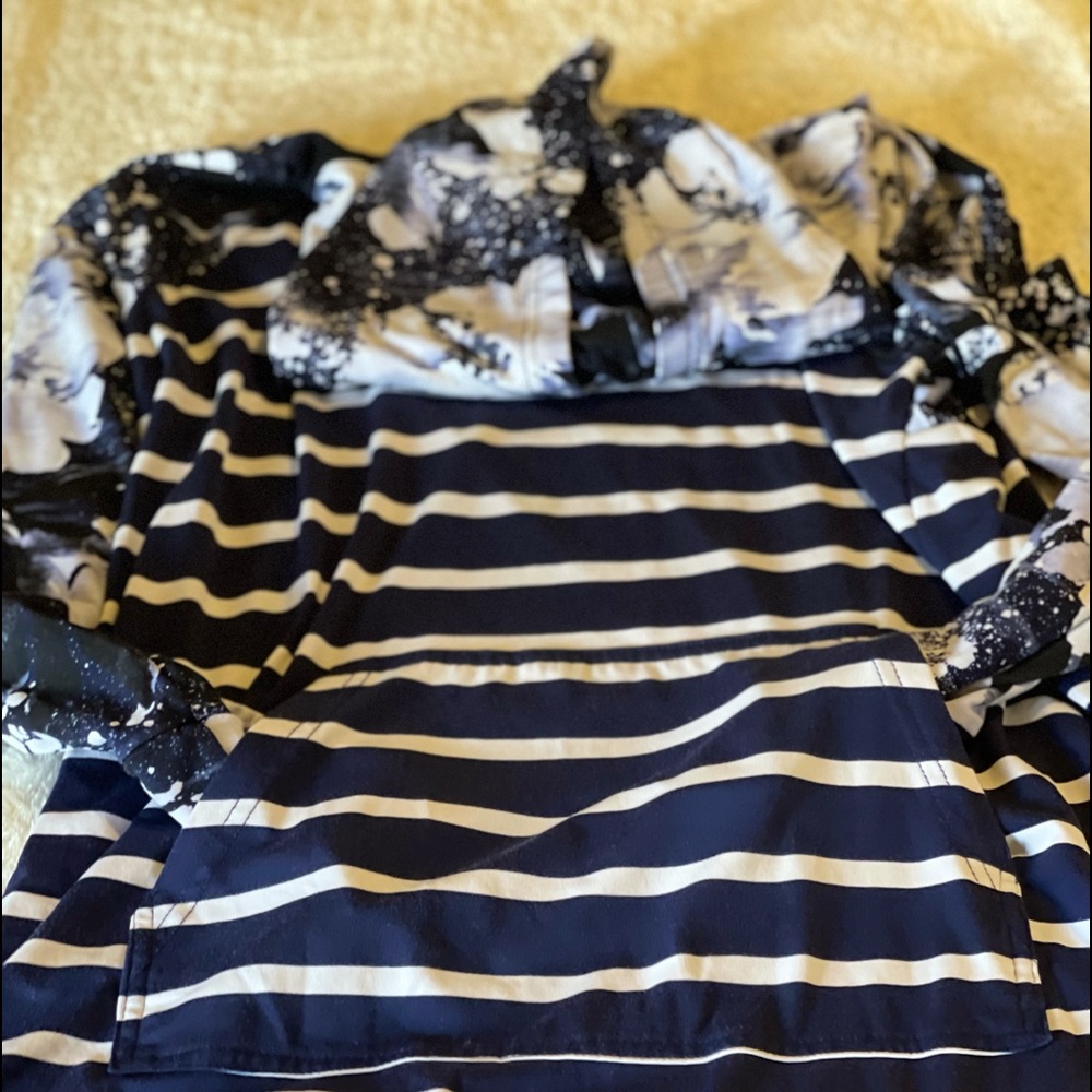 LuLaRoe Amber hoodie top Size Large